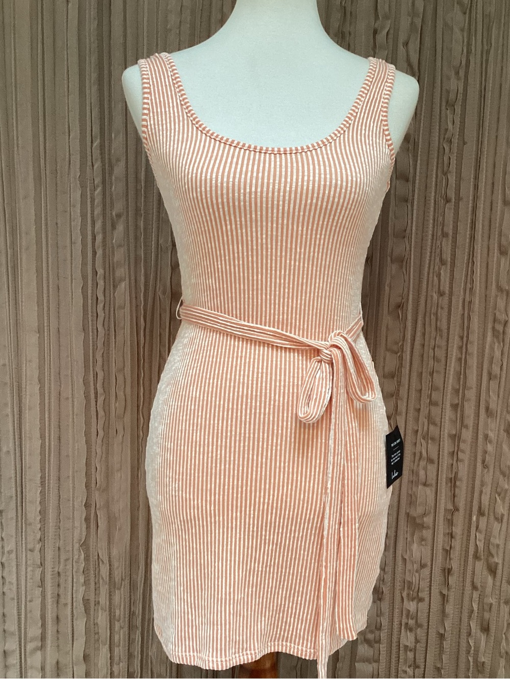 Lulu's 🆕 Peach Striped Scoop-Neck, ribbed knit belted Dress, stretch, Small